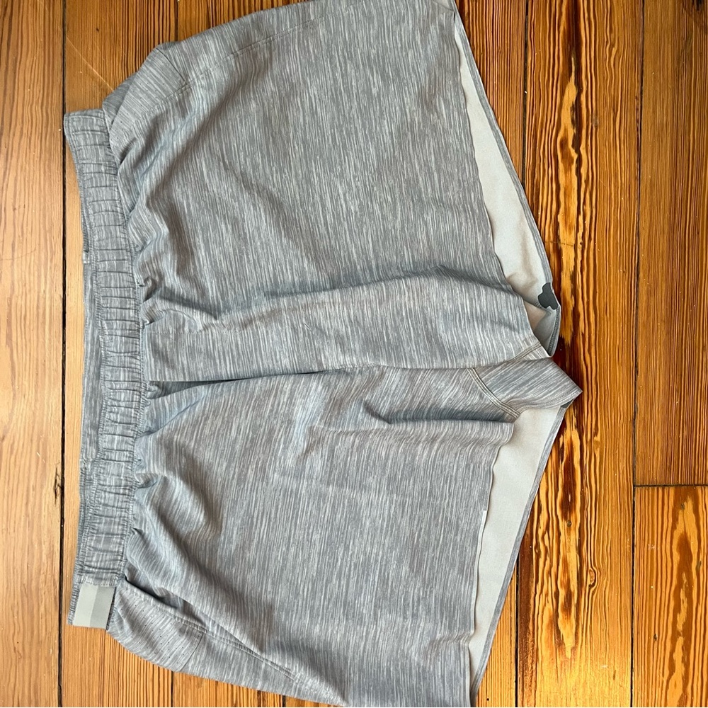 Lululemon Mens Athletic Shorts 6” Like new!! (Size Large)